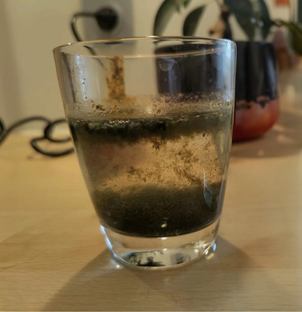 Verre d'eau avant filtrage